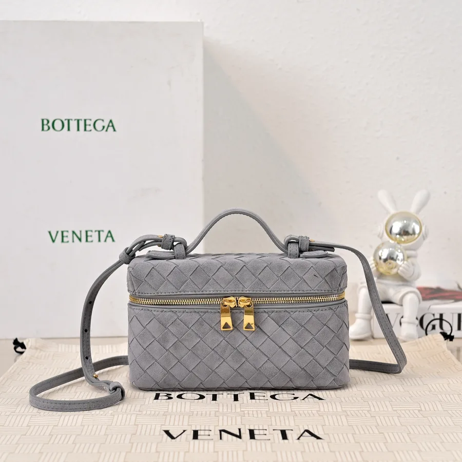 Bottega Veneta crossbody bag in grey leather with gold-tone hardware and a long thin strap