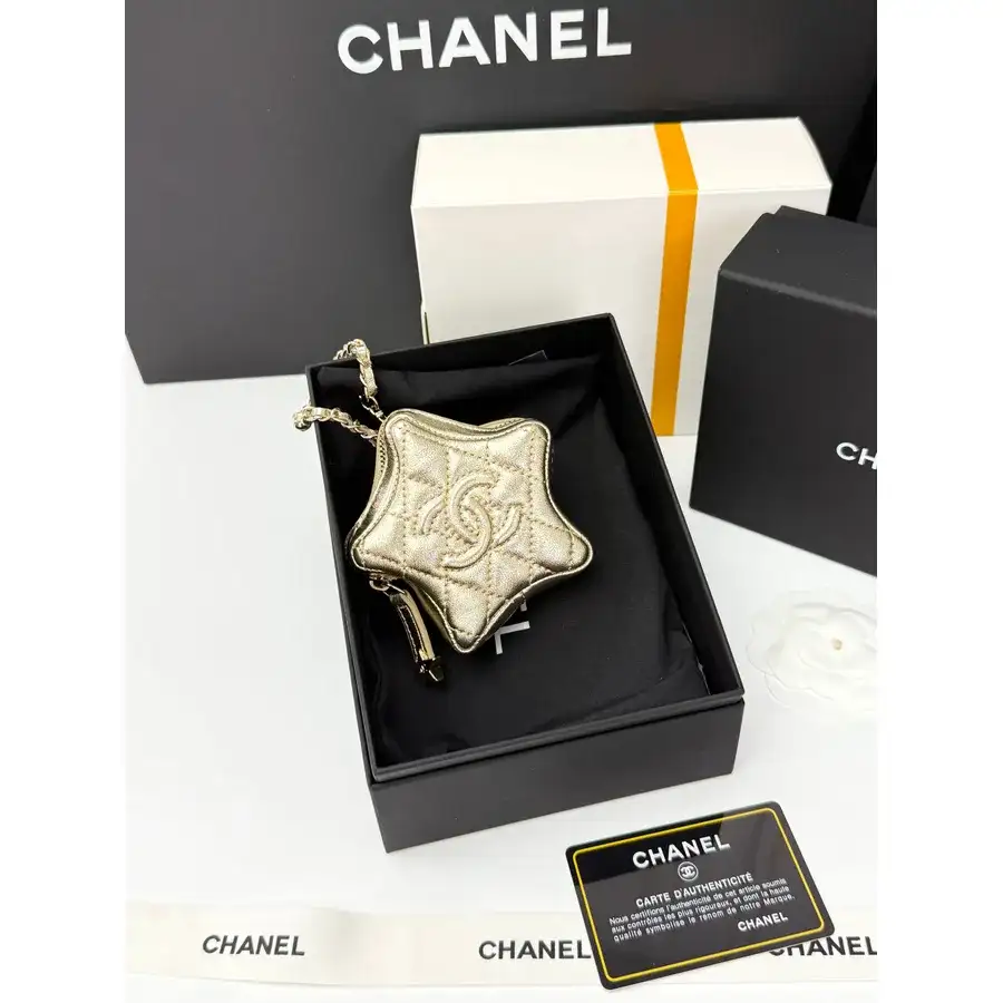 Chanel cream lambskin crossbody bag catalog photo