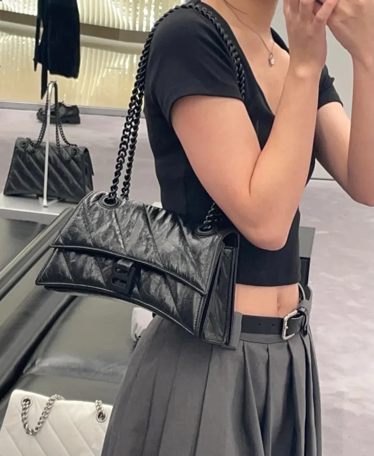 Mini sac Balenciaga noir en cuir matelassé avec anse courte