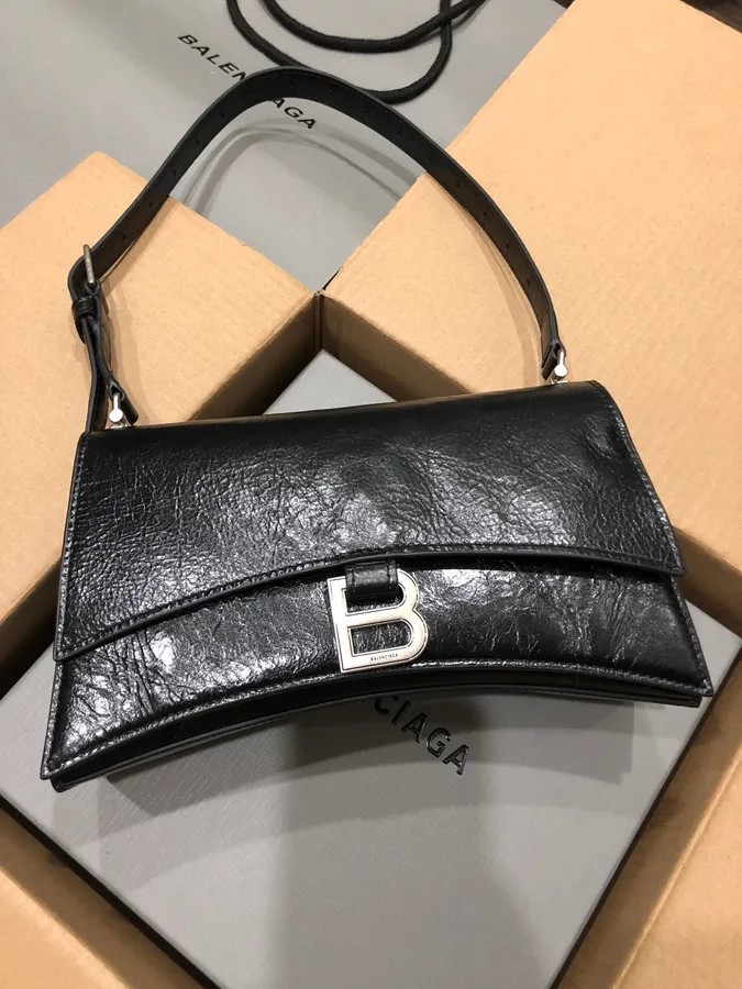 Mini sac Balenciaga en cuir de veau noir avec anse courte