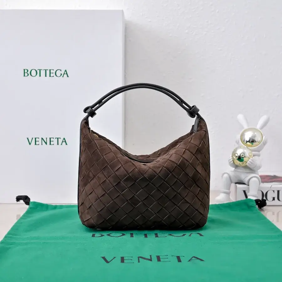 Bottega Veneta brown leather shoulder bag catalog photo