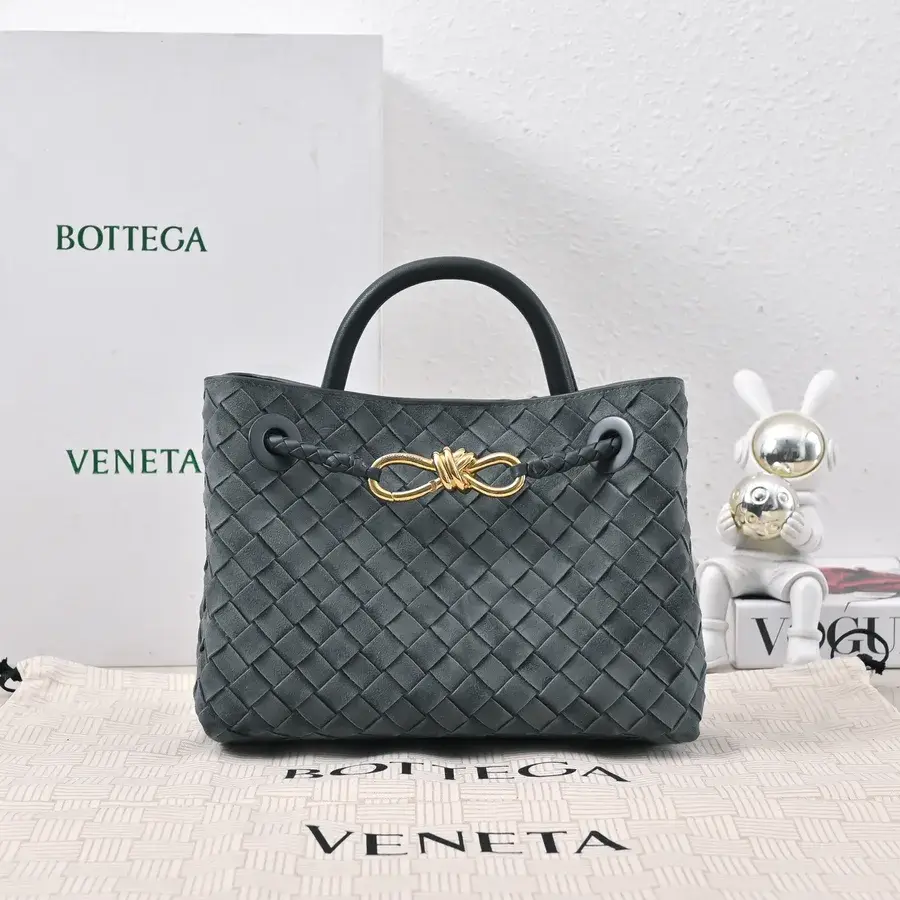 Bottega Veneta grey lambskin tote bag catalog photo