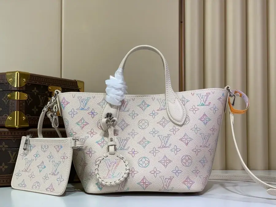 Louis Vuitton cream caviar-grained leather tote bag catalog photo