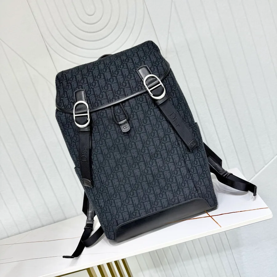 Dior Reiserucksack aus schwarzem Canvas mit silberfarbenen Beschlägen und Fronttasche