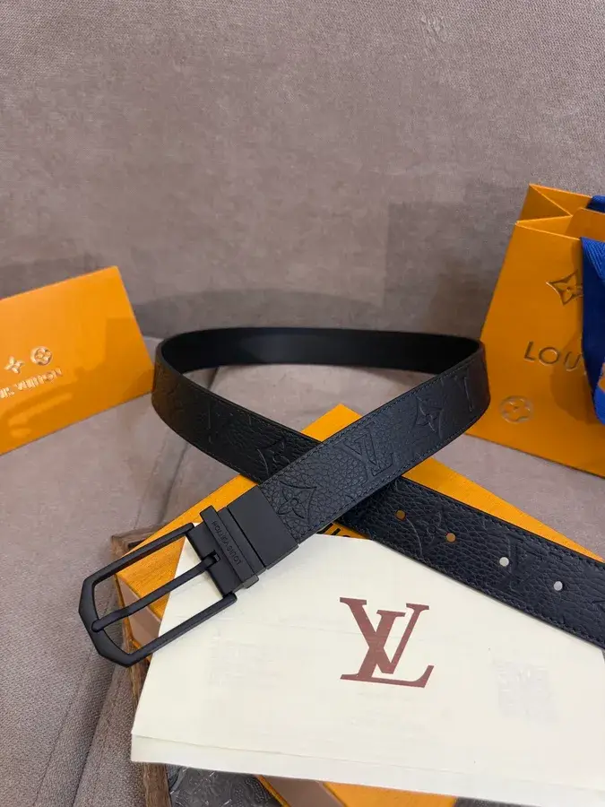 Louis Vuitton black leather belt catalog photo
