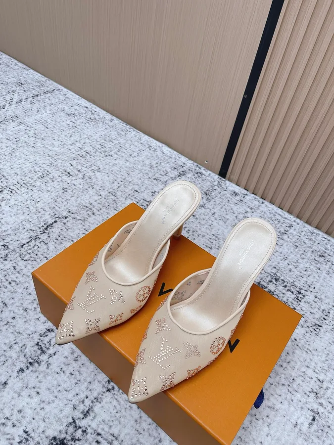 Louis Vuitton cream leather shoe catalog photo