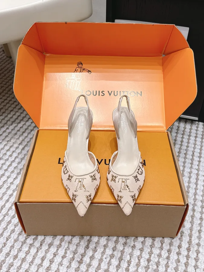 Louis Vuitton cream canvas shoe catalog photo