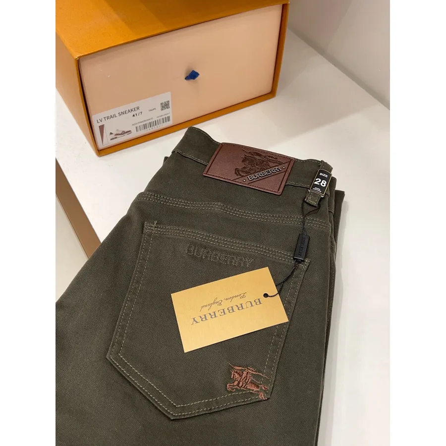 Burberry garment — ref 823164