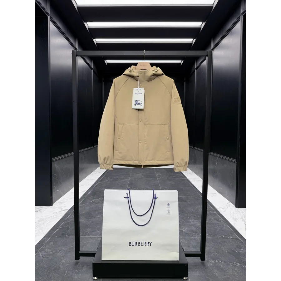 Burberry caramel garment — ref 829334