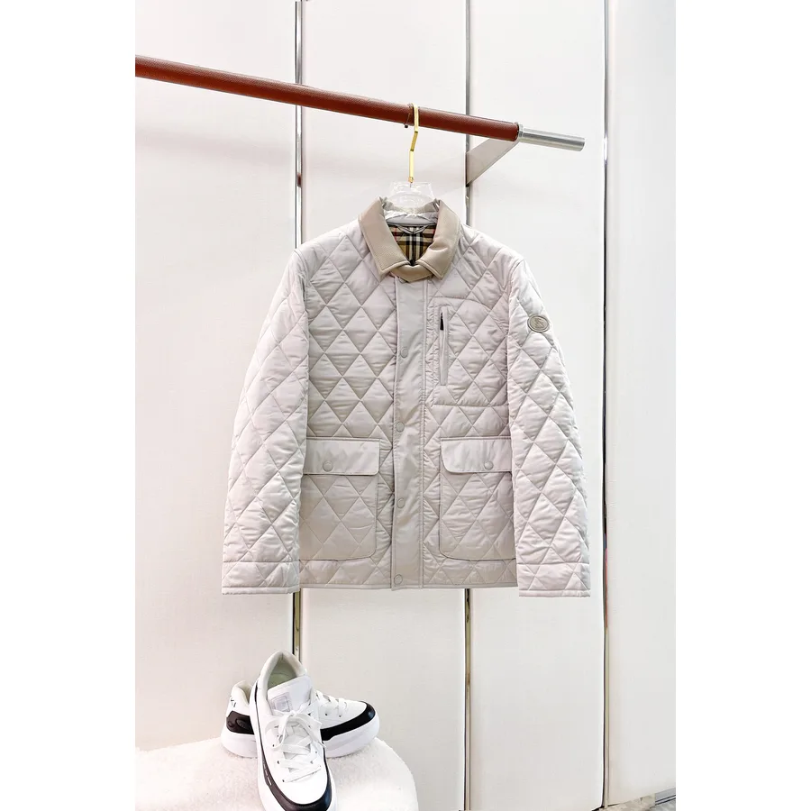 Burberry cream garment — ref 829390