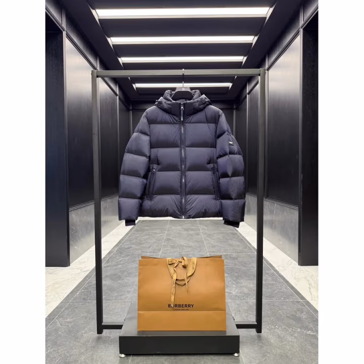 Burberry navy down jacket — ref 838941