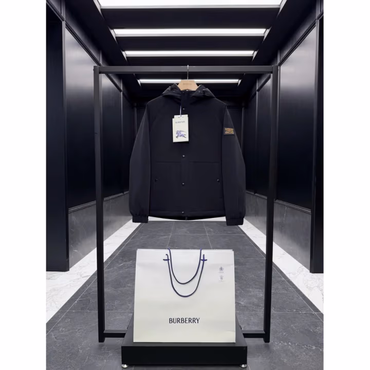 Burberry black jacket — ref 829330