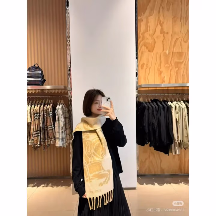 Burberry cream scarf — ref 845006