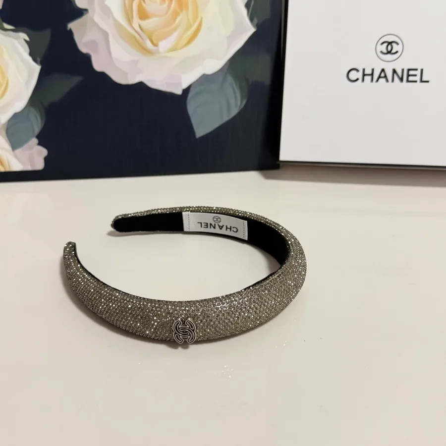 Chanel gold accessory — ref 792761