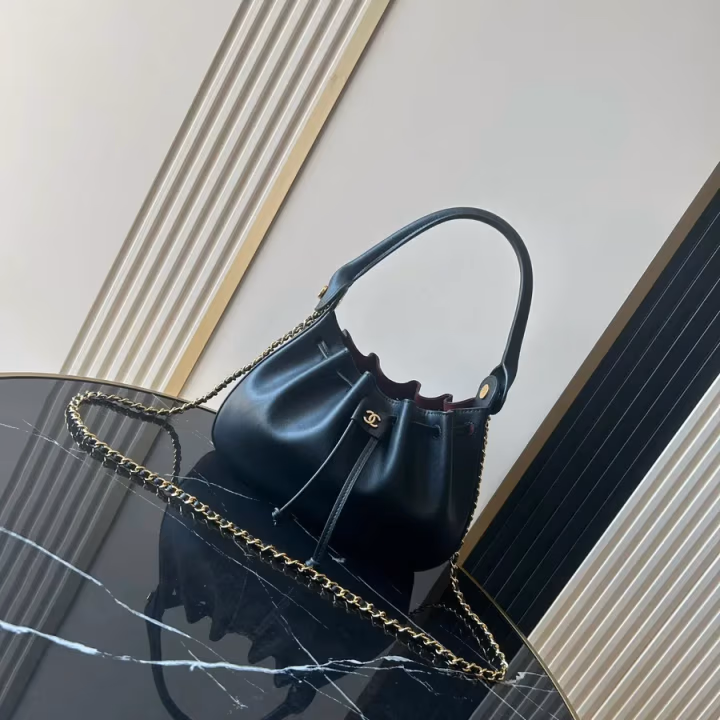 Chanel black bucket bag — ref 818709