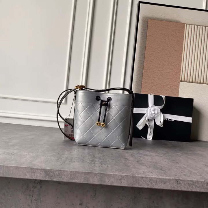 Chanel silver bucket bag — ref 797702