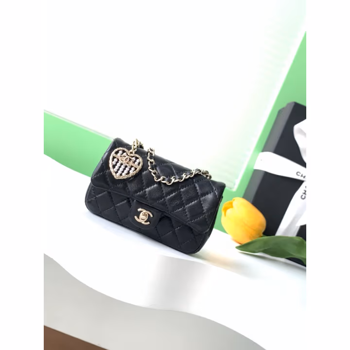 Chanel black caviar flap bag — ref 752653