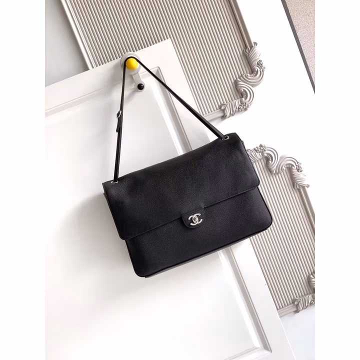 Chanel black caviar flap bag — ref 786275