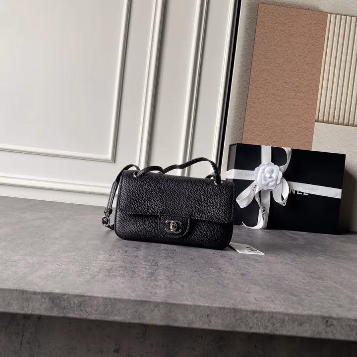 Chanel black caviar flap bag — ref 794647
