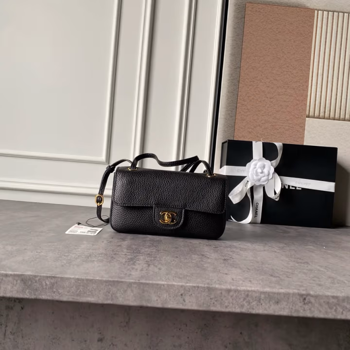 Chanel black caviar flap bag — ref 794651