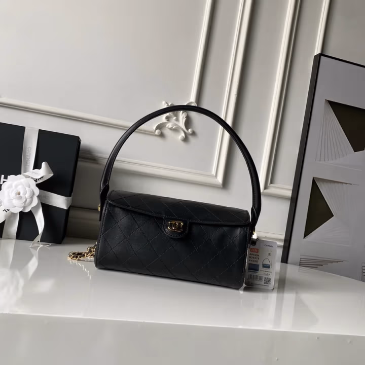 Chanel black caviar flap bag — ref 797738