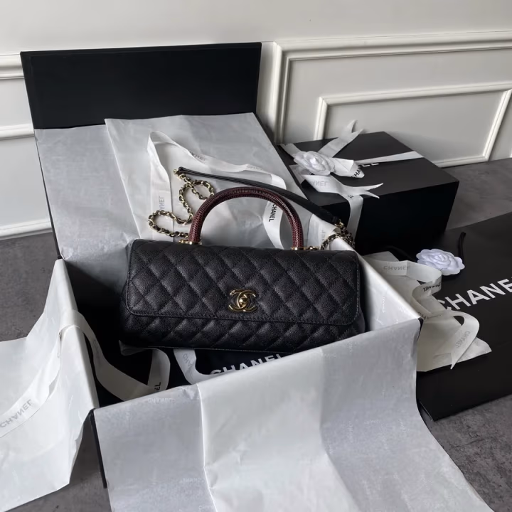 Chanel black caviar flap bag — ref 842146