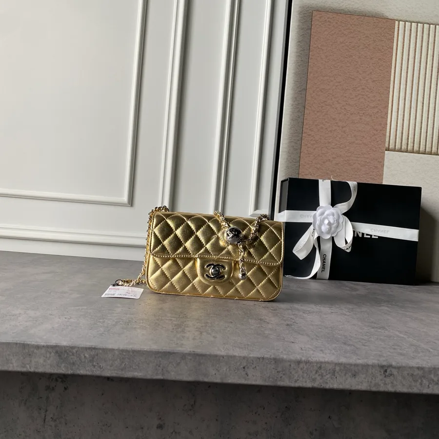 Chanel gold mini bag — ref 823747