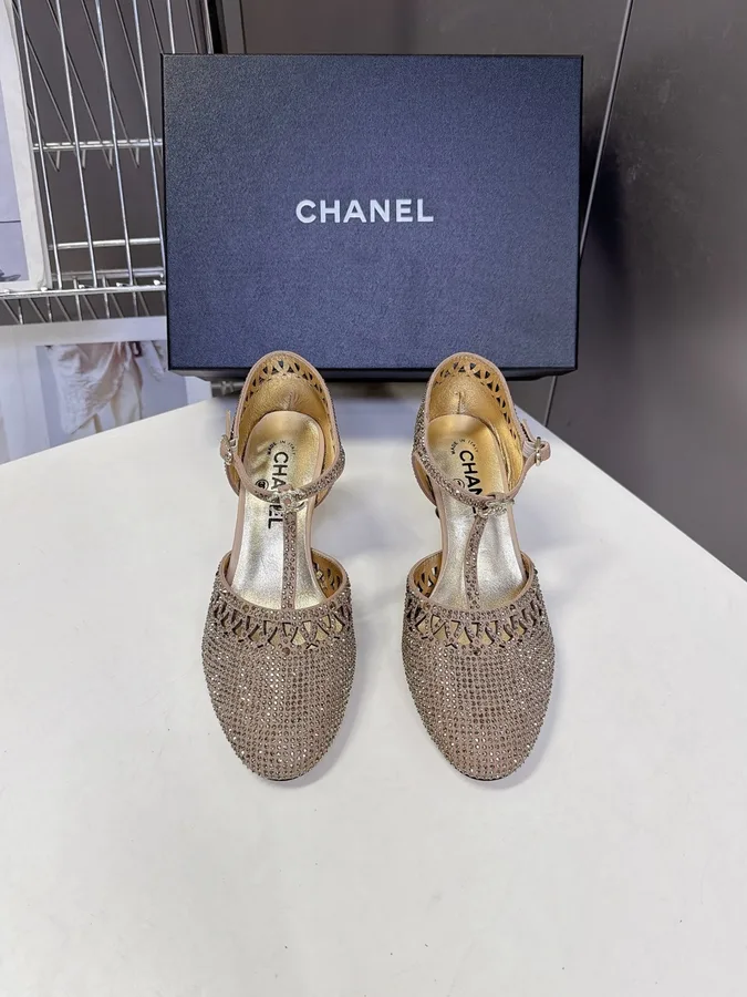 Chanel gold shoe — ref 792233