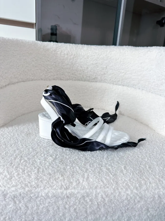 Chanel white shoe — ref 763346