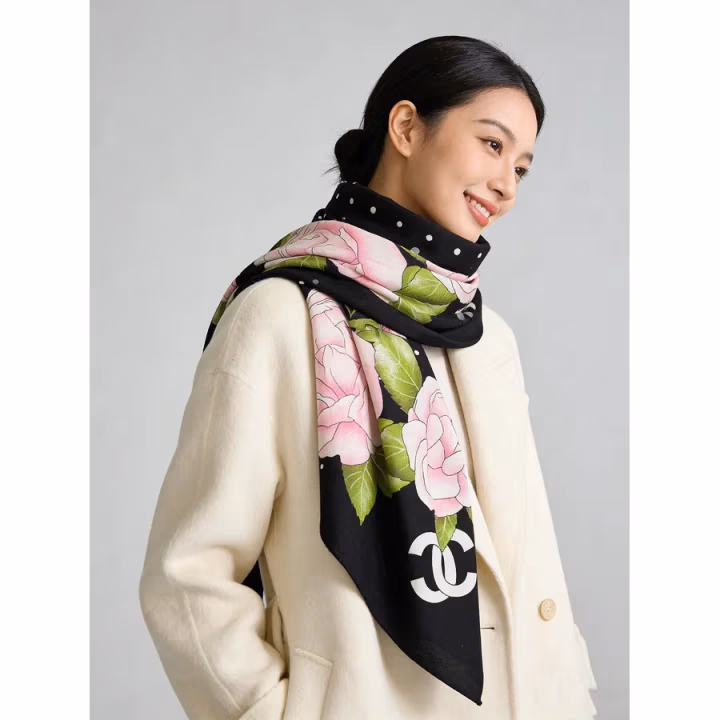 Chanel black silk scarf — ref 811664