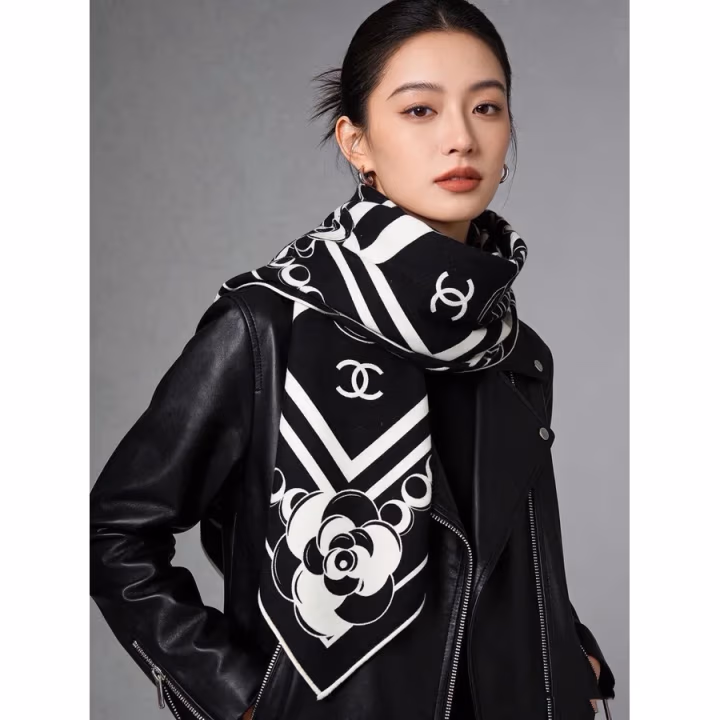 Chanel black silk scarf — ref 811775