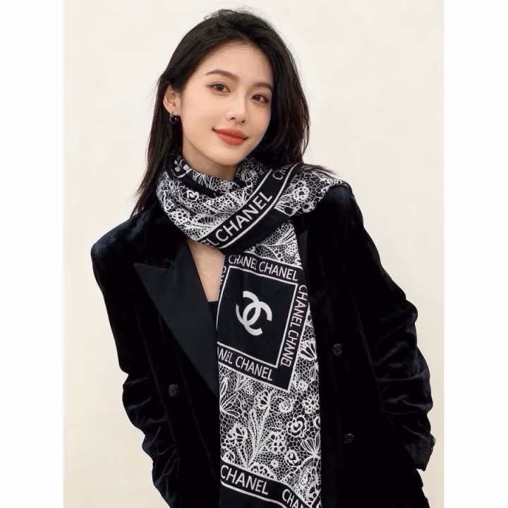 Chanel black silk scarf — ref 811782