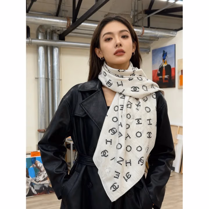 Chanel cream silk scarf — ref 811668