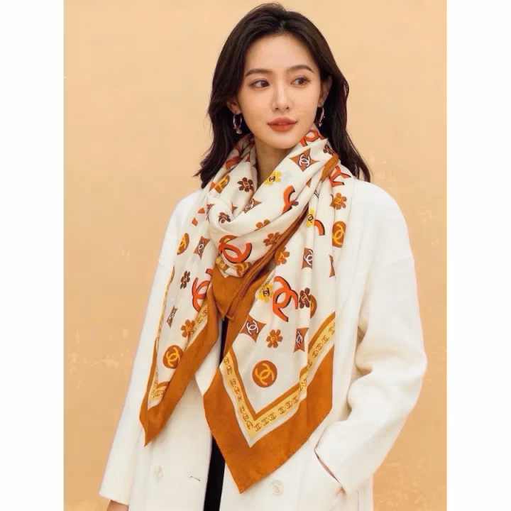 Chanel cream silk scarf — ref 811779