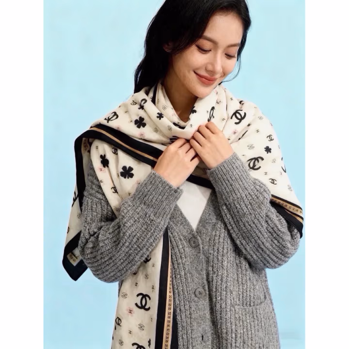 Chanel cream silk scarf — ref 811780