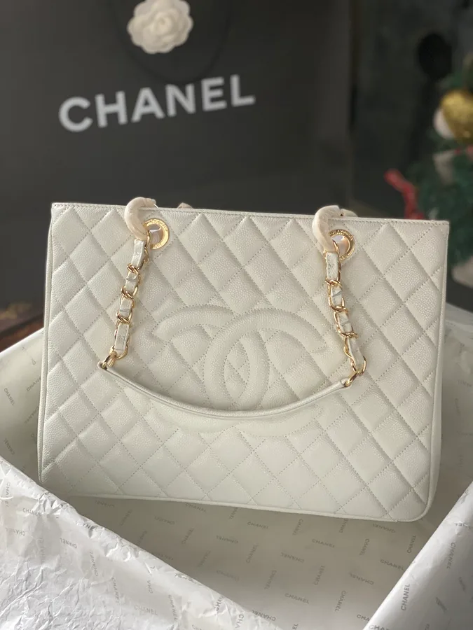 Chanel white tote bag — ref 825664