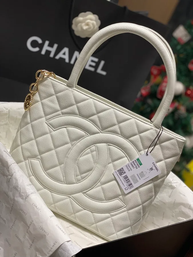 Chanel white tote bag — ref 825652