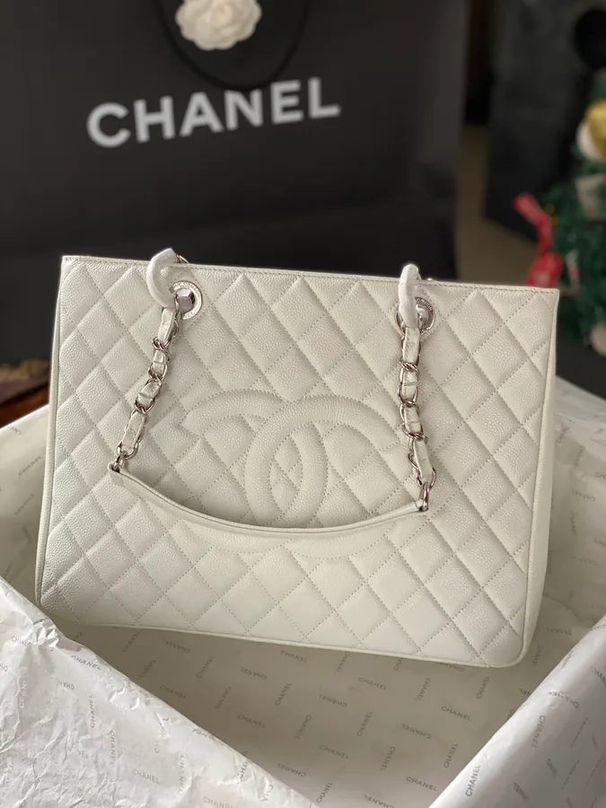 Chanel white tote bag — ref 825665