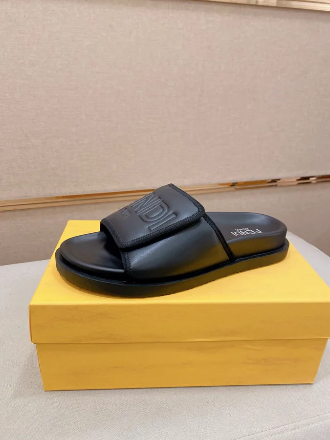 Fendi black shoe — ref 813029