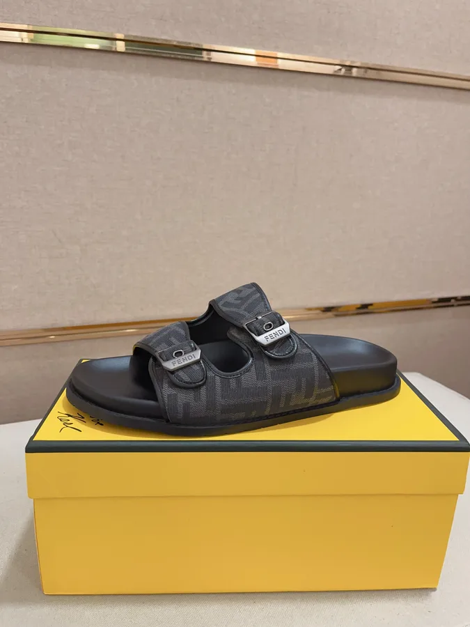 Fendi grey shoe — ref 812944