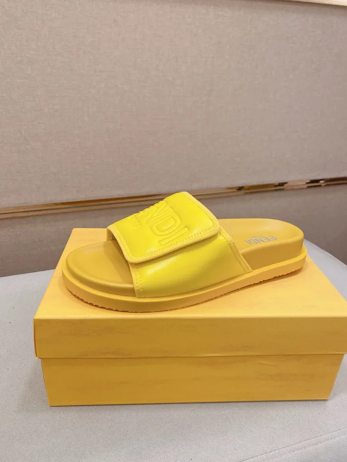 Fendi yellow shoe — ref 813032