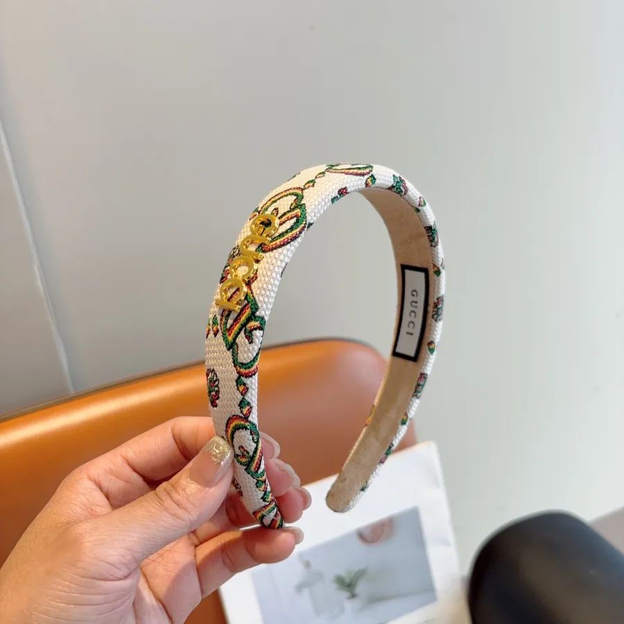 Gucci cream accessory — ref 811350