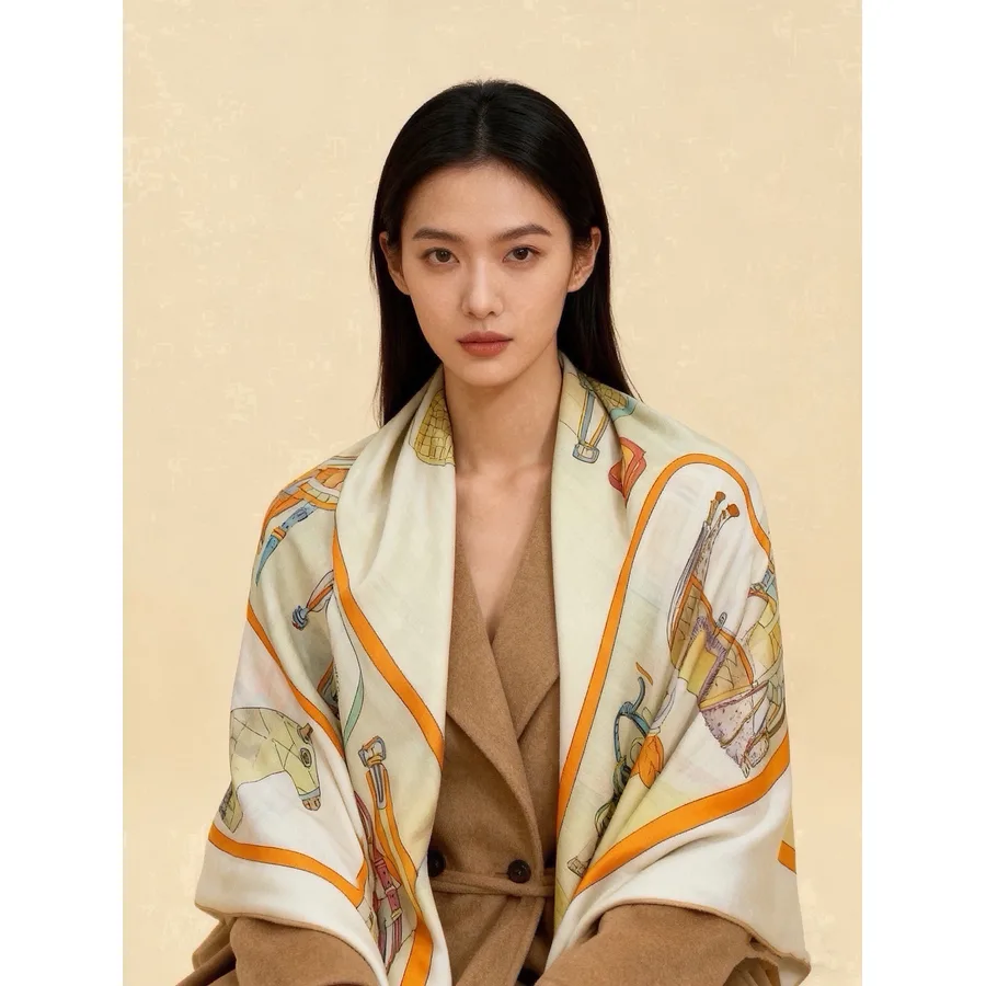 Gucci cream accessory — ref 811585