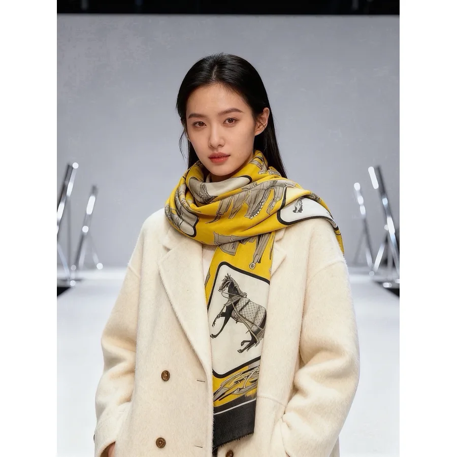 Gucci cream accessory — ref 811586