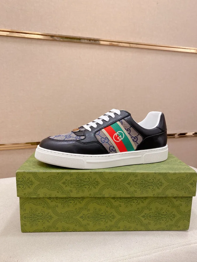 Gucci black low-top sneaker — ref 756526