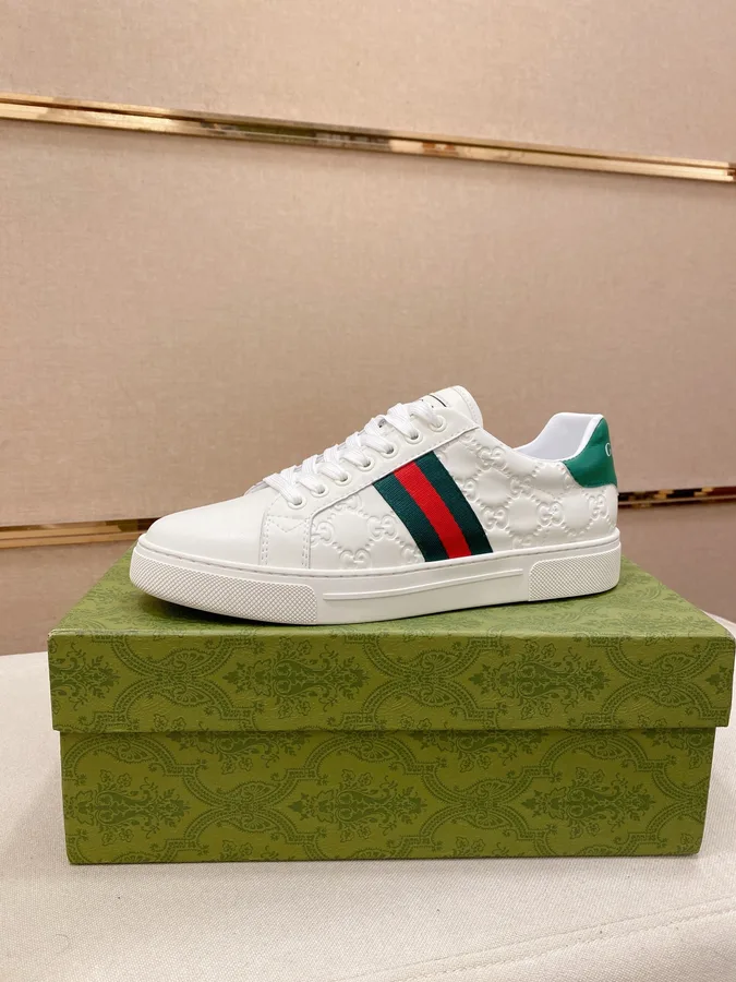 Gucci white low-top sneaker — ref 756562