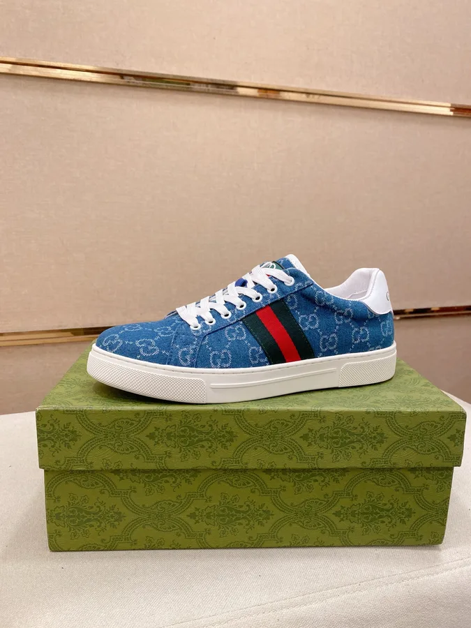 Gucci washed blue low-top sneaker — ref 781445