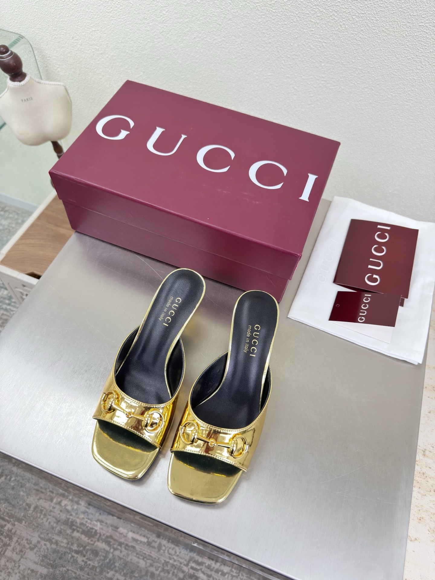 Gucci gold shoe — ref 768005