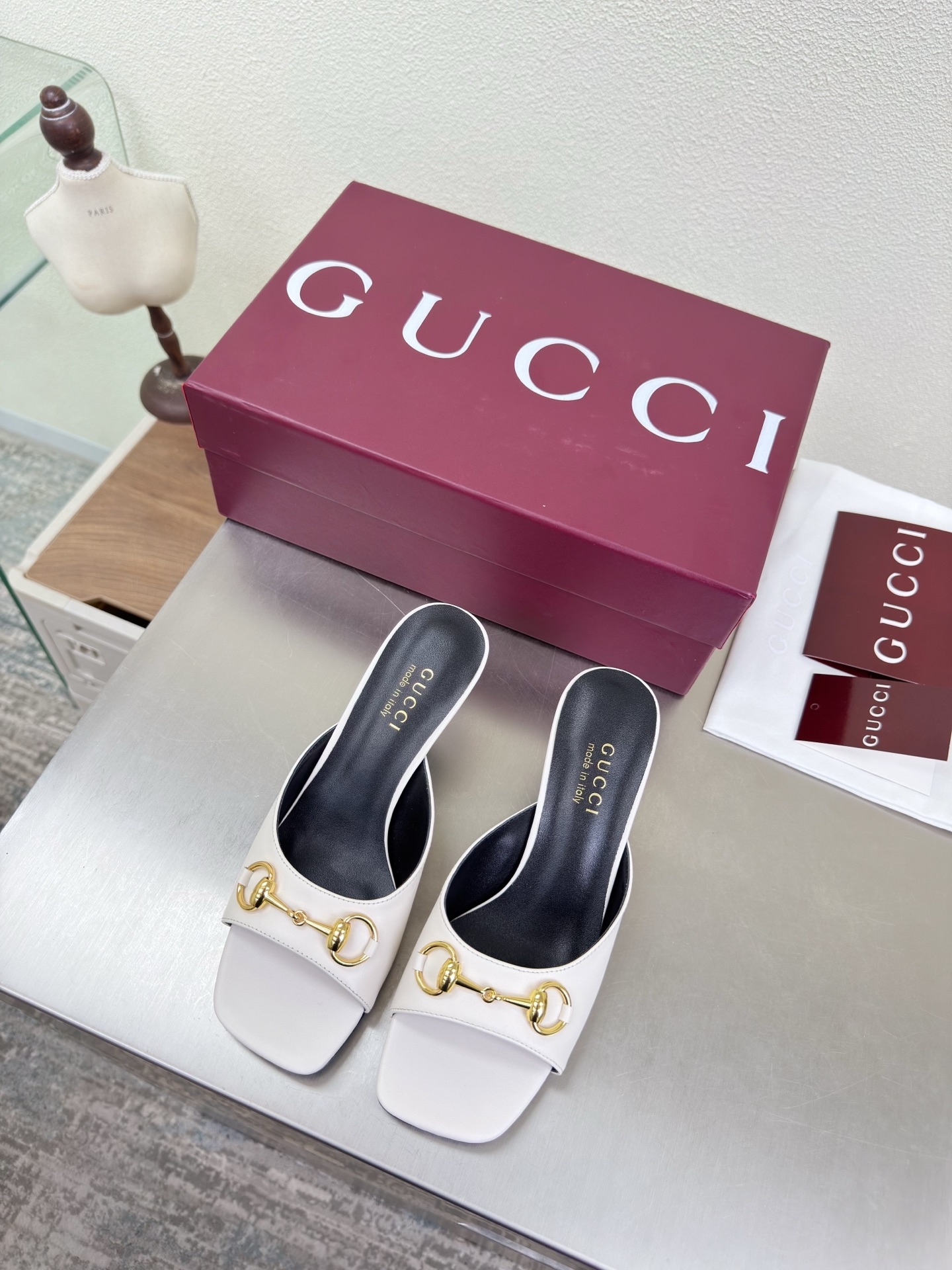 Gucci white shoe — ref 768007