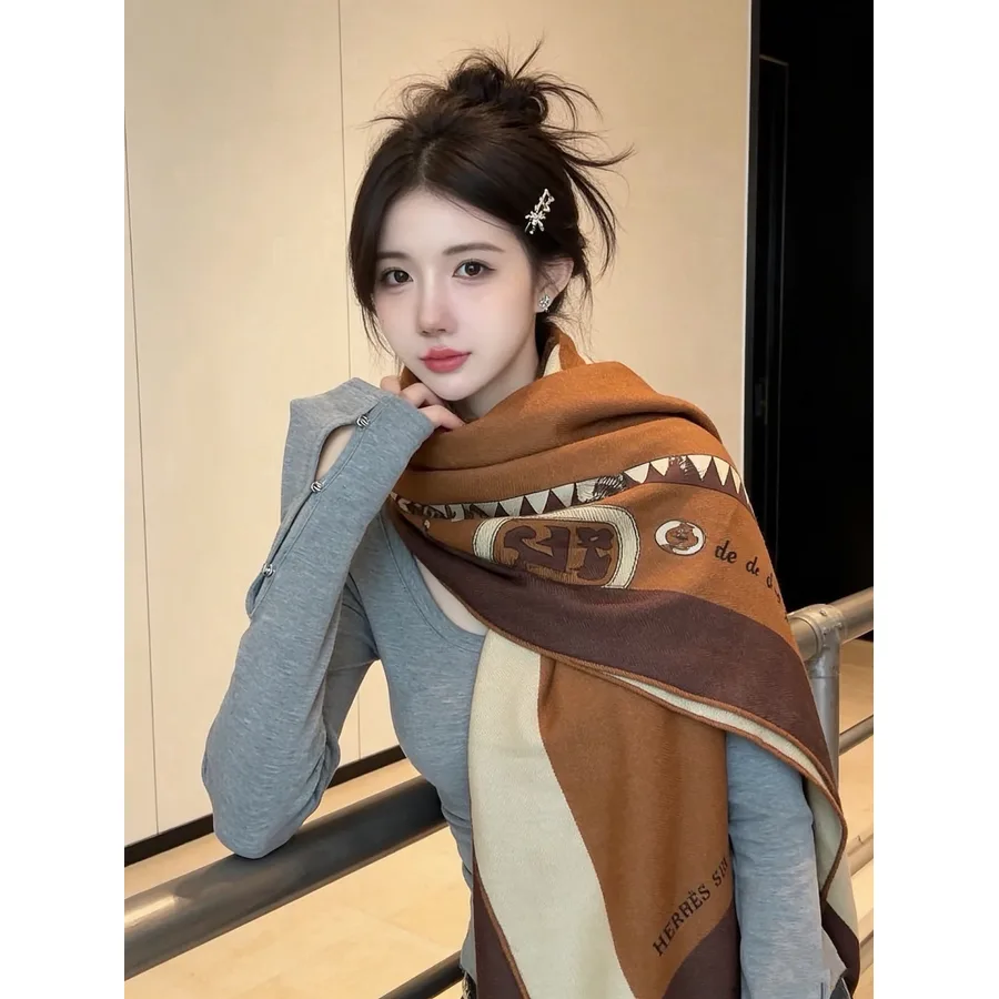 Hermès caramel accessory — ref 811829